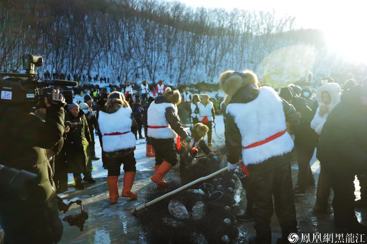 “镜泊湖·渤海雪国冬捕季” 2024年度冬季旅游产品政策推介会在哈尔滨举行