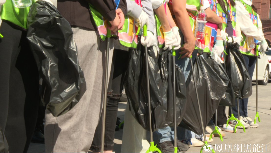 麦当劳第三届全球志愿者月 | 黑龙江麦当劳携手凤凰网黑龙江开展“志愿你我 热爱服务”冰城环保大行动
