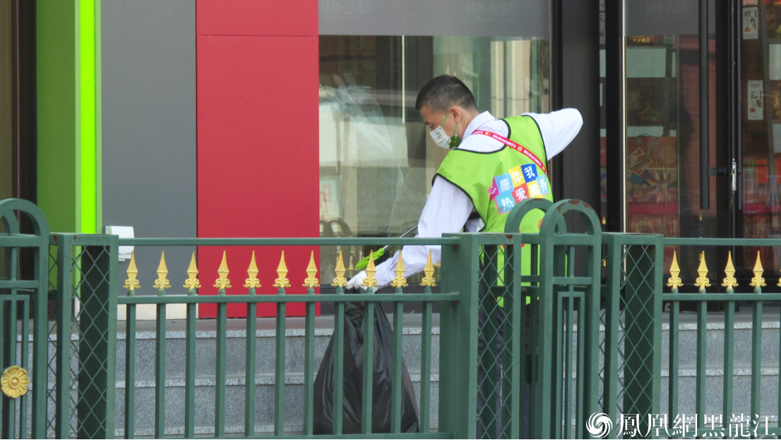 麦当劳第三届全球志愿者月 | 黑龙江麦当劳携手凤凰网黑龙江开展“志愿你我 热爱服务”冰城环保大行动