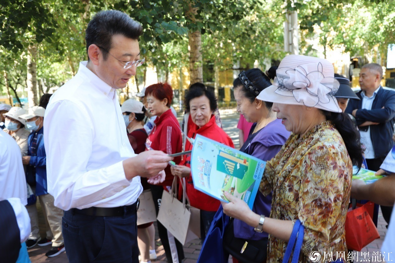 (启动“行长接待日”,主动倾听客户诉求)