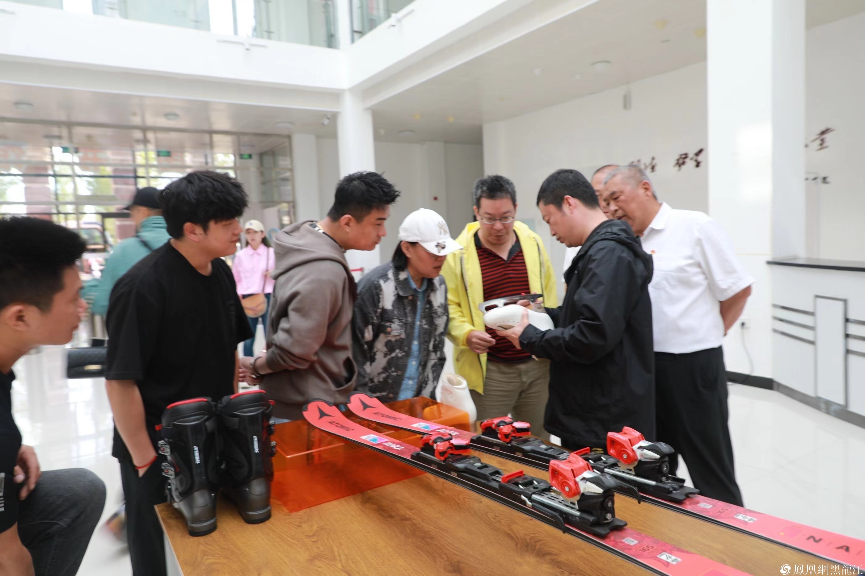 “冰雪为媒·相约亚冬”两岸媒体采风团赴黑龙江冰雪体育职业学院参访