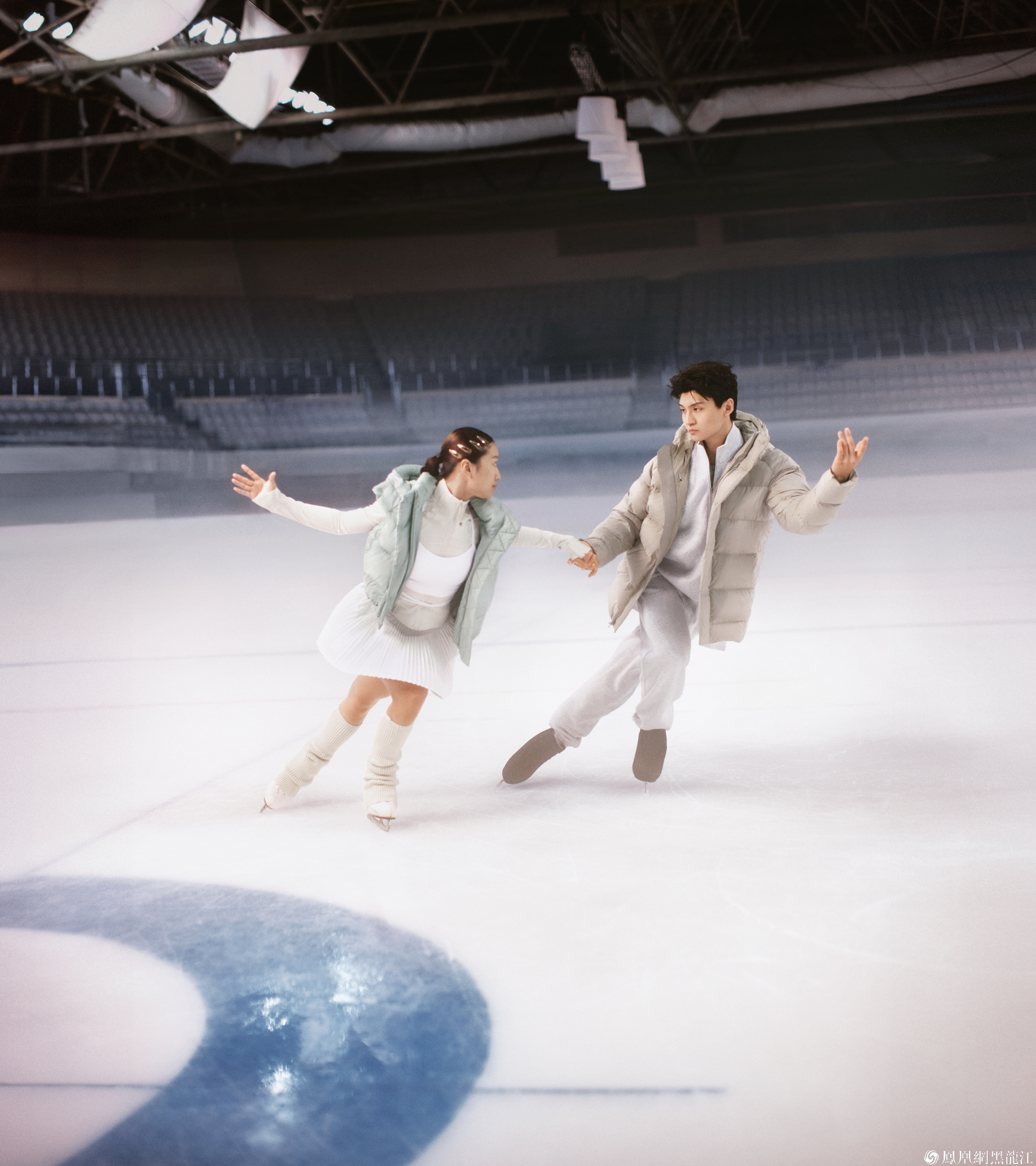 中国花样滑冰冰舞运动员任俊霏演绎Wunder Puff羽绒马甲、Define运动夹克&nbsp;