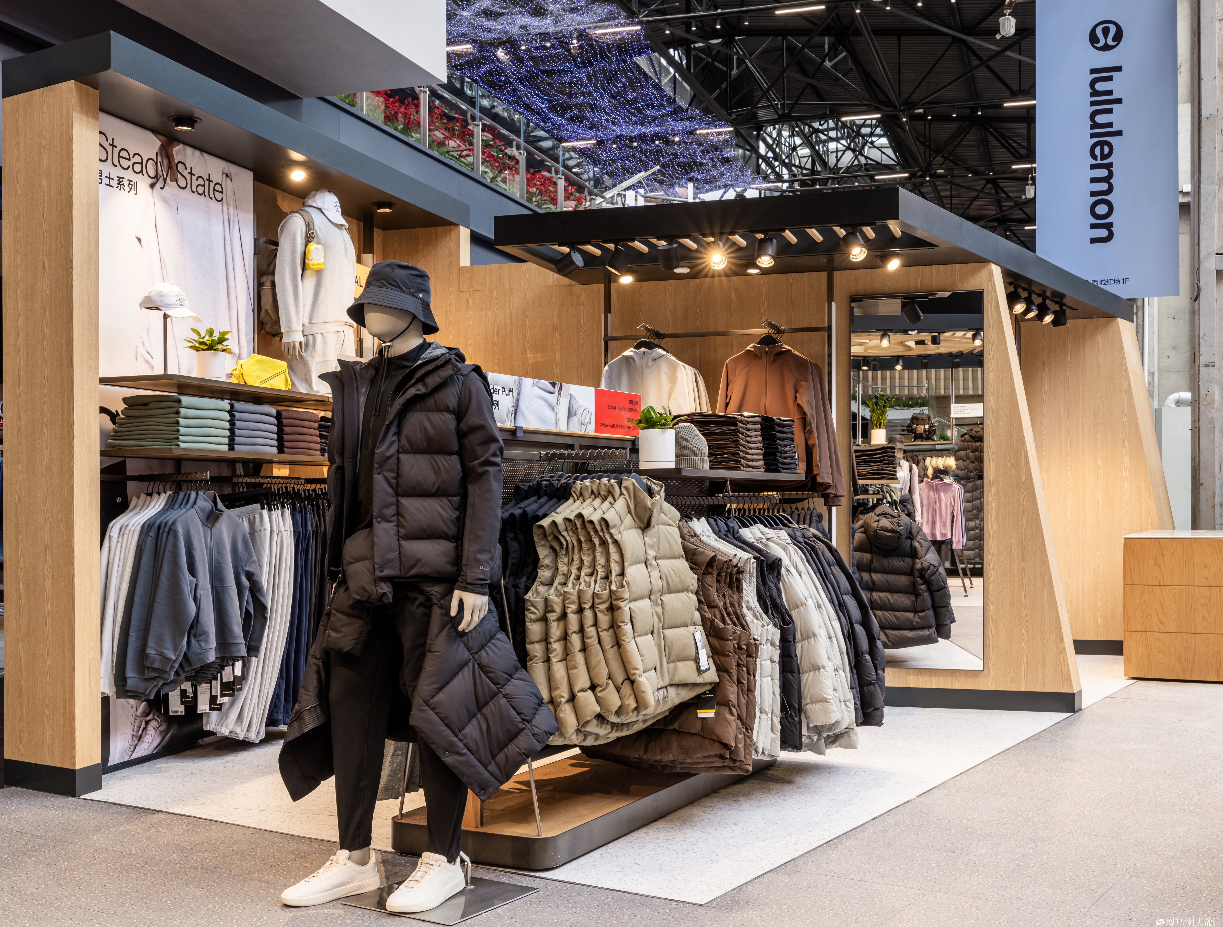 为男士客人精心呈现人气经典款式，提供风度与温度兼备的选择