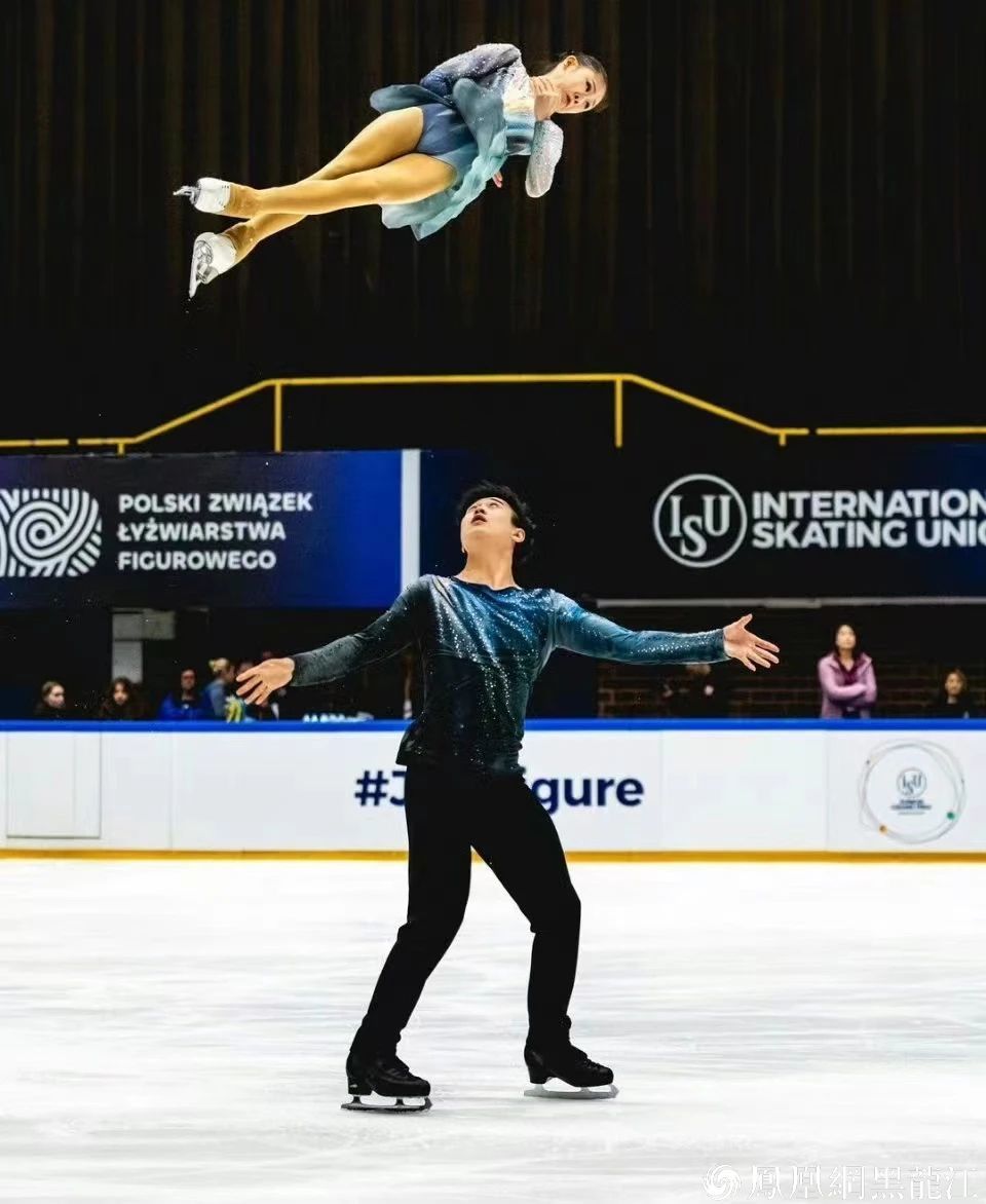 2024/2025赛季国际滑联花样滑冰青年大奖赛波兰站  张嘉轩/黄一航双人滑夺冠并晋级总决赛