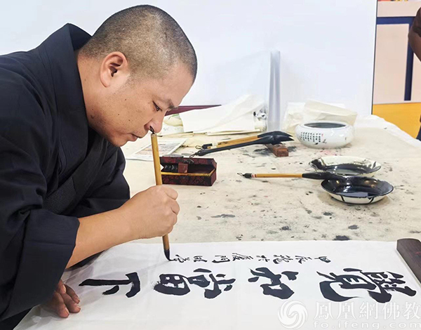 携手多年 同愿同行！明兰法师厦门佛事用品展挥毫泼墨欢喜结缘