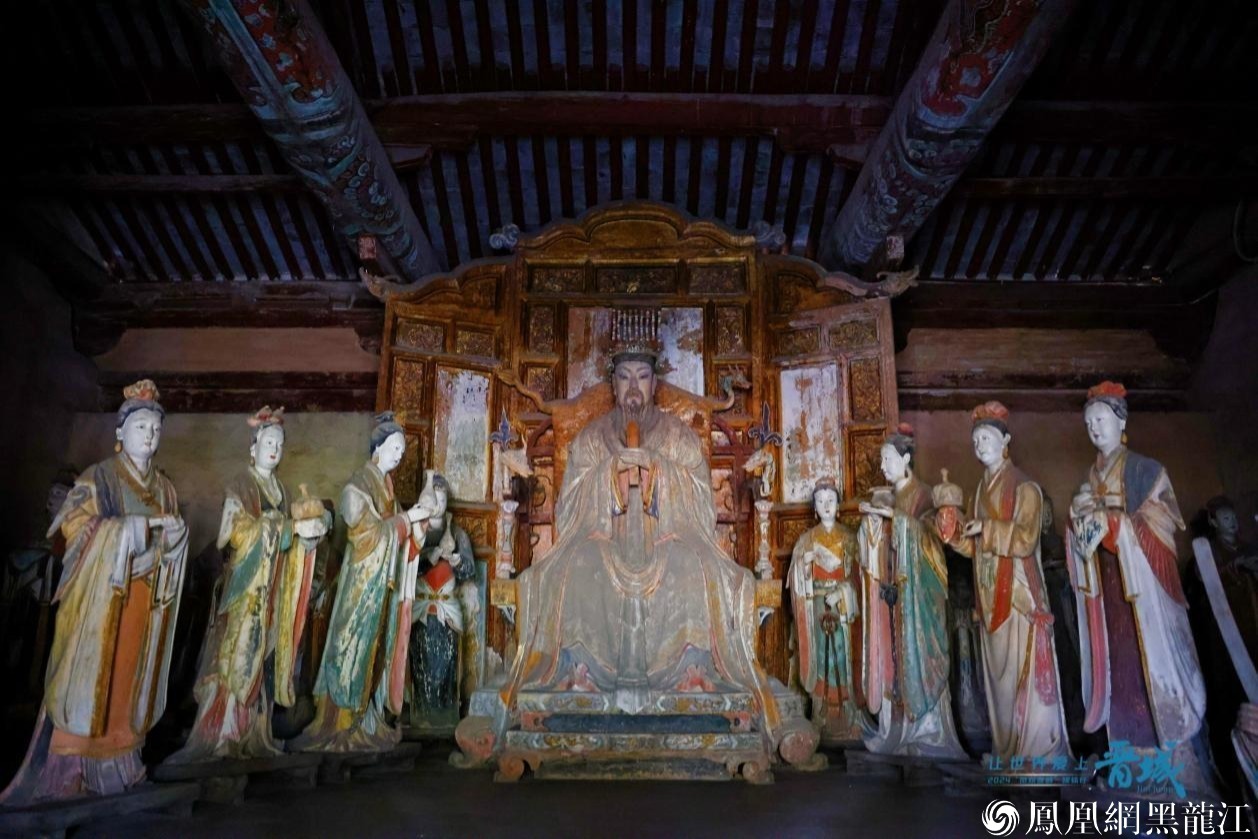 采风团在玉皇庙彩塑壁画博物馆参观。