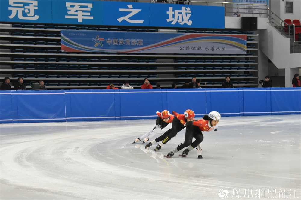 “奔跑吧·少年”2023-2024年度黑龙江省短道速滑联赛第二站在七台河举行