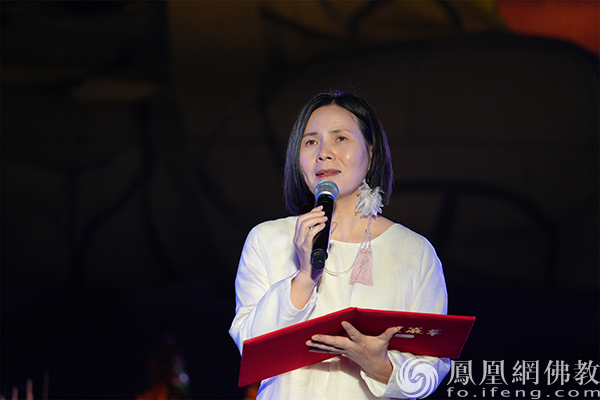 春晓诵读《心经》