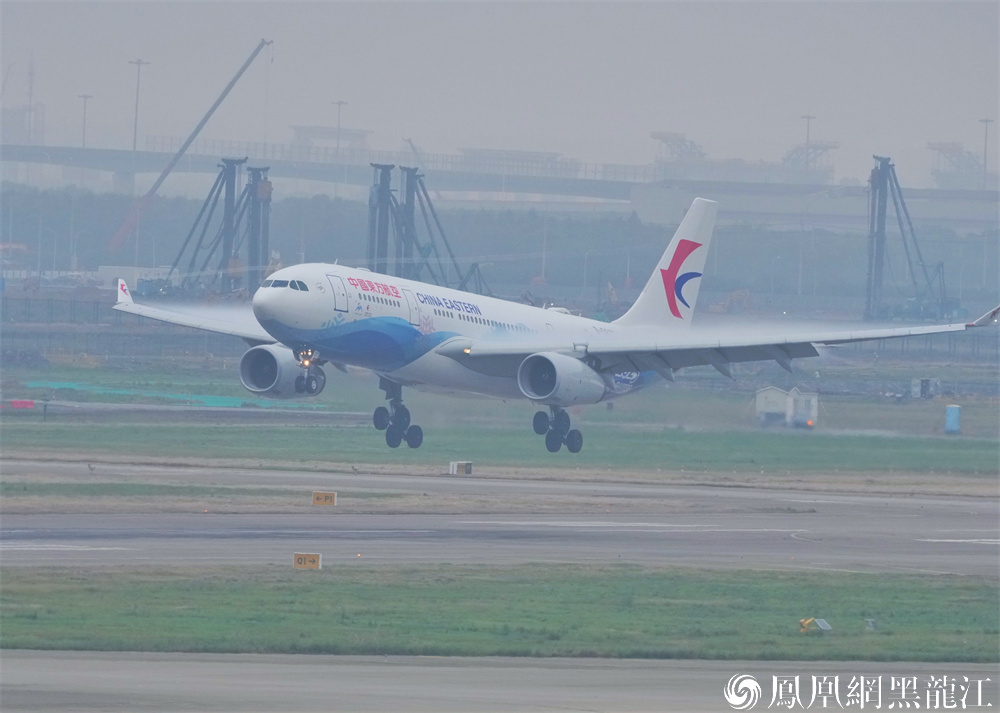 东航 “亚冬号”宽体彩绘机成功首航 向全球传递哈尔滨“冰雪之约”