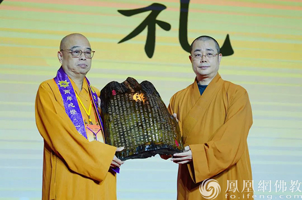 跨海相会畅叙法谊,“两岸心灯 一脉相传”第十一届闽台佛教论坛在福州举行
