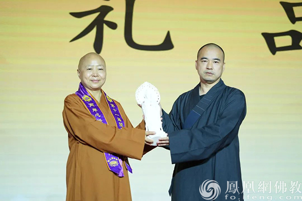 跨海相会畅叙法谊,“两岸心灯 一脉相传”第十一届闽台佛教论坛在福州举行
