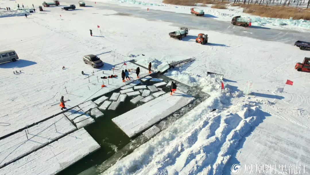 采冰！存冰！哈尔滨冰雪大世界备战下个冰雪季