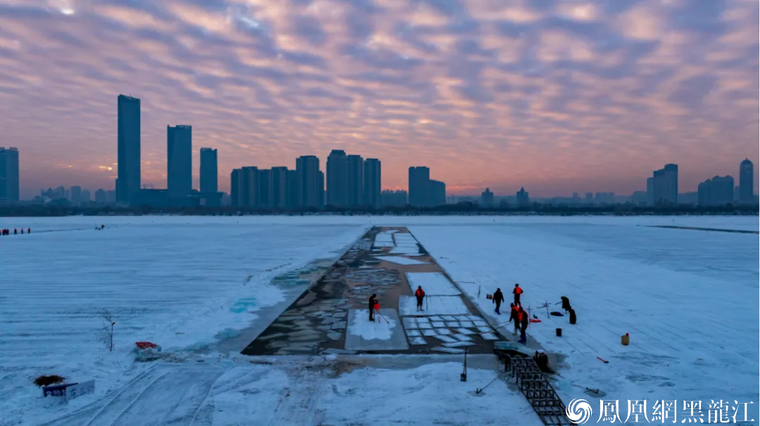 采冰！存冰！哈尔滨冰雪大世界备战下个冰雪季