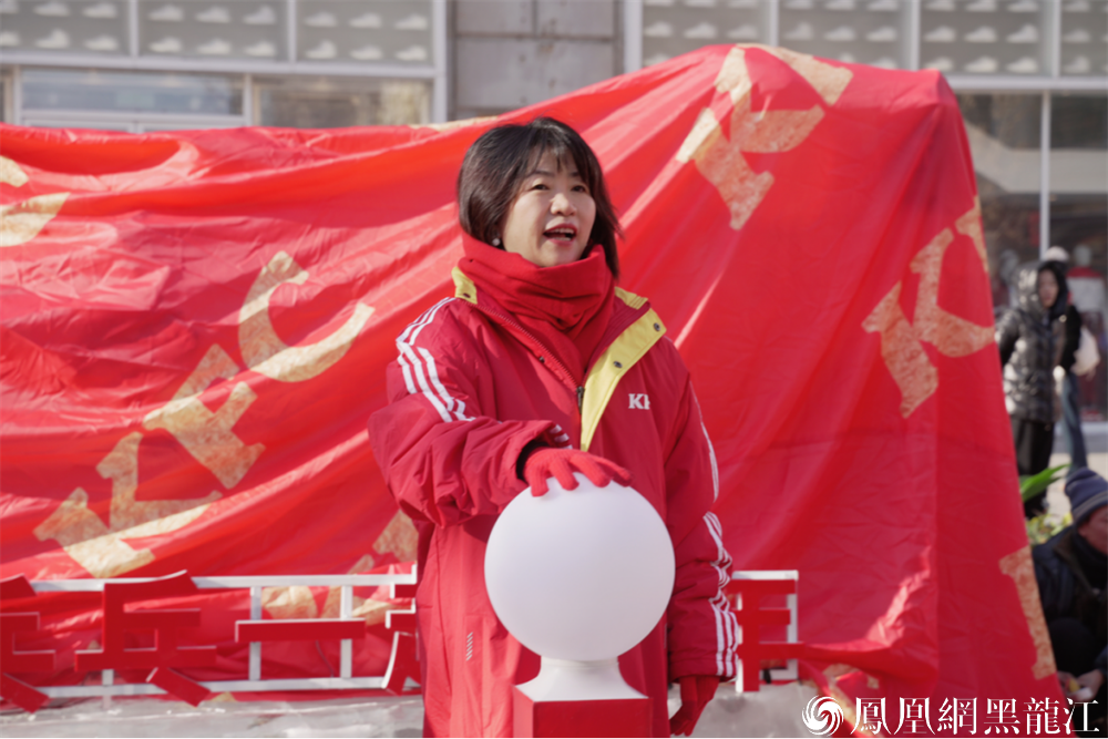 美食变冰雕 哈尔滨网红打卡点＋1 | 龙江肯德基乒乒乓乓大金桶冰雕在中央大街华丽揭幕