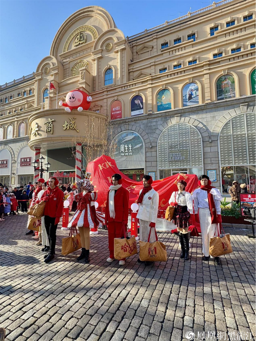 美食变冰雕 哈尔滨网红打卡点＋1 | 龙江肯德基乒乒乓乓大金桶冰雕在中央大街华丽揭幕