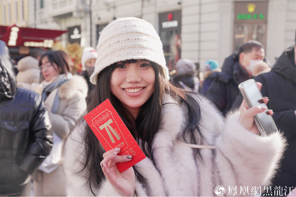 美食变冰雕 哈尔滨网红打卡点＋1 | 龙江肯德基乒乒乓乓大金桶冰雕在中央大街华丽揭幕