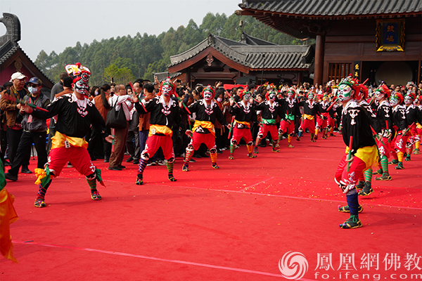 岭南文化的璀璨明珠！非遗甲子英歌舞亮相百花古寺，演绎文化共生