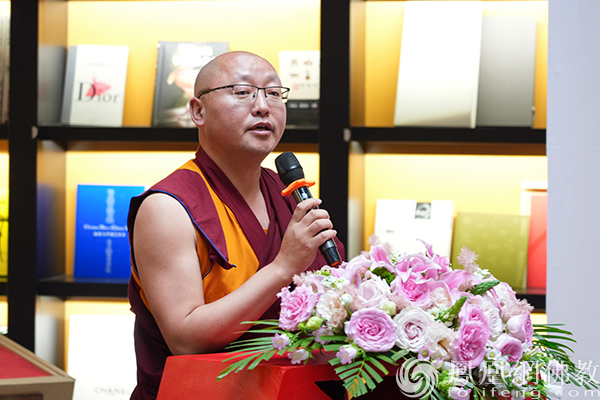 满族萨迦寺堪布·勾嘎降白现场致辞