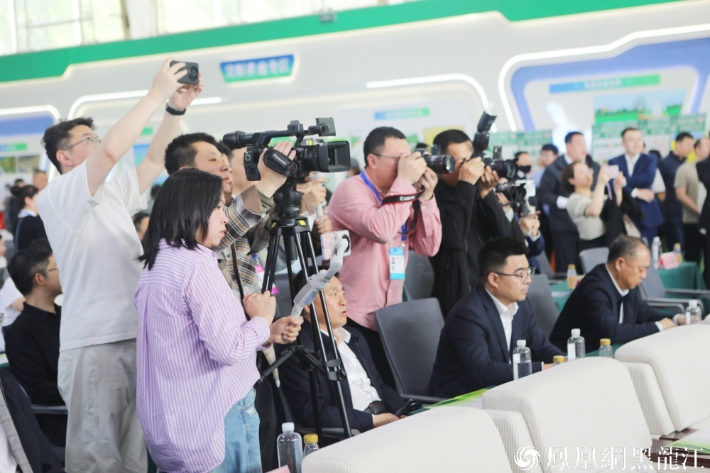 5.9亿元意向签约！ 哈洽会期间，北大荒集团2025新品发布会解锁“黑土优品”N种打开方式  爆款矩阵掀起健康食品新浪潮