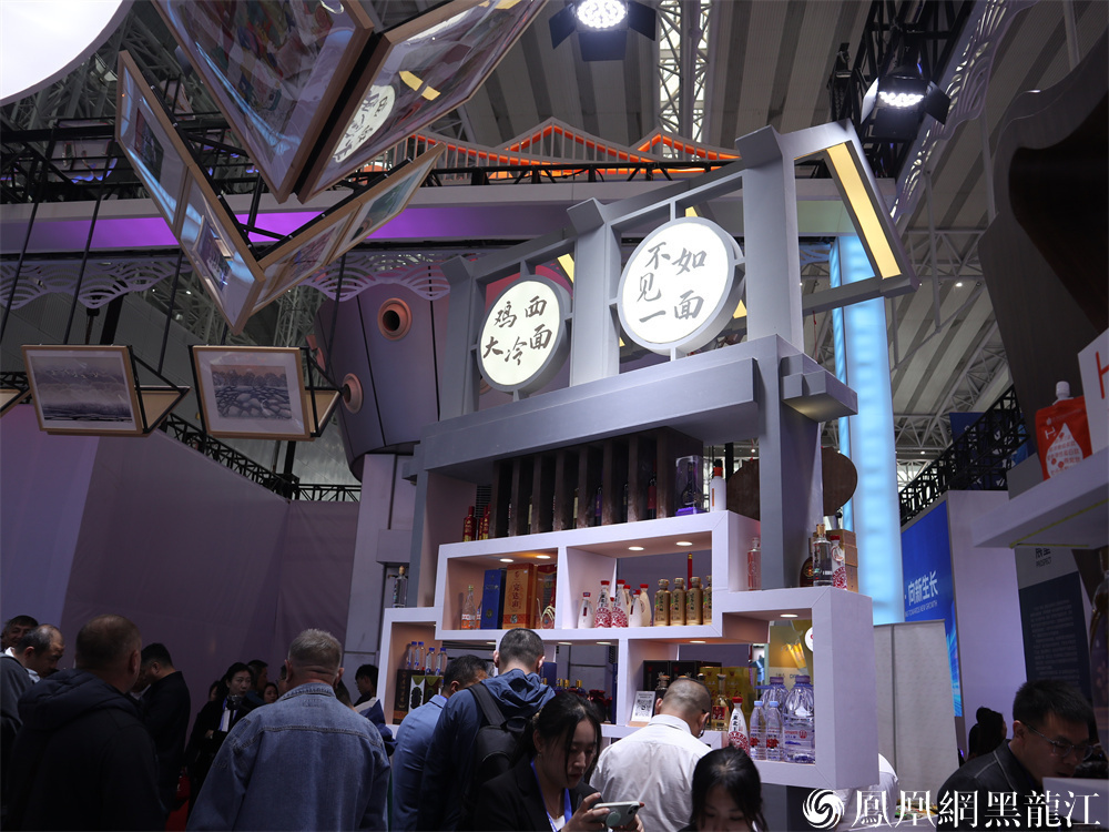 石墨为笔 江湖入画 鸡西市哈洽会上展出开放发展新长卷