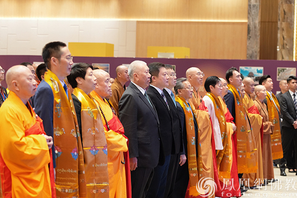 首屆澳門佛教青年國際論壇暨2025粵港澳大灣區碩博法師懇談會在澳門開幕