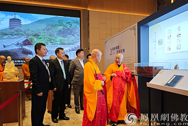 首屆澳門佛教青年國際論壇暨2025粵港澳大灣區碩博法師懇談會在澳門開幕