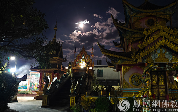 难得一见：云南临沧部分佛寺举行烧白柴活动，纪念佛陀涅槃日