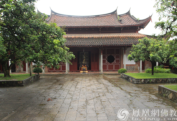 释本性：中国历代高僧从严治教事迹——戒奢尚俭