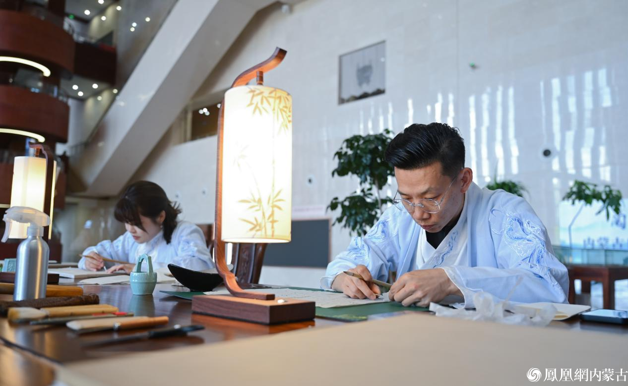 补缀时光 典牍重辉——指尖修古籍 复刻千年文脉