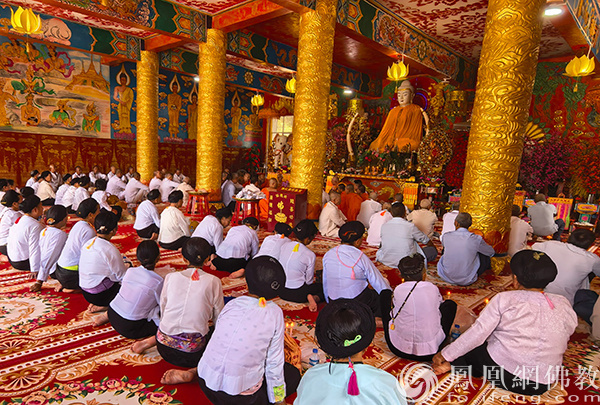 云南临沧南传佛教各县区佛寺举行“苏坦弄”祈福仪式
