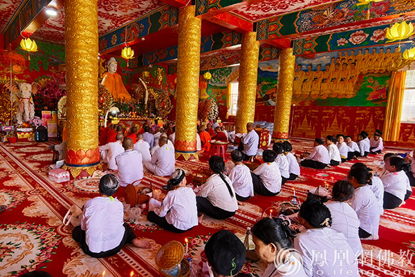 云南临沧南传佛教各县区佛寺举行“苏坦弄”祈福仪式
