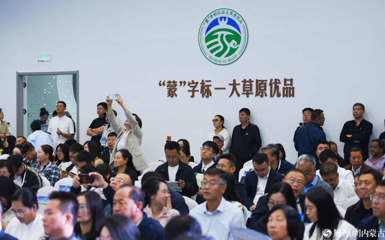第十三届内蒙古绿色农畜产品博览会在呼和浩特市启幕