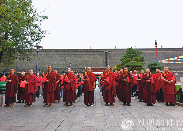 石榴花开 籽籽同心：西安广仁寺举行升国旗仪式暨民族团结进步主题活动