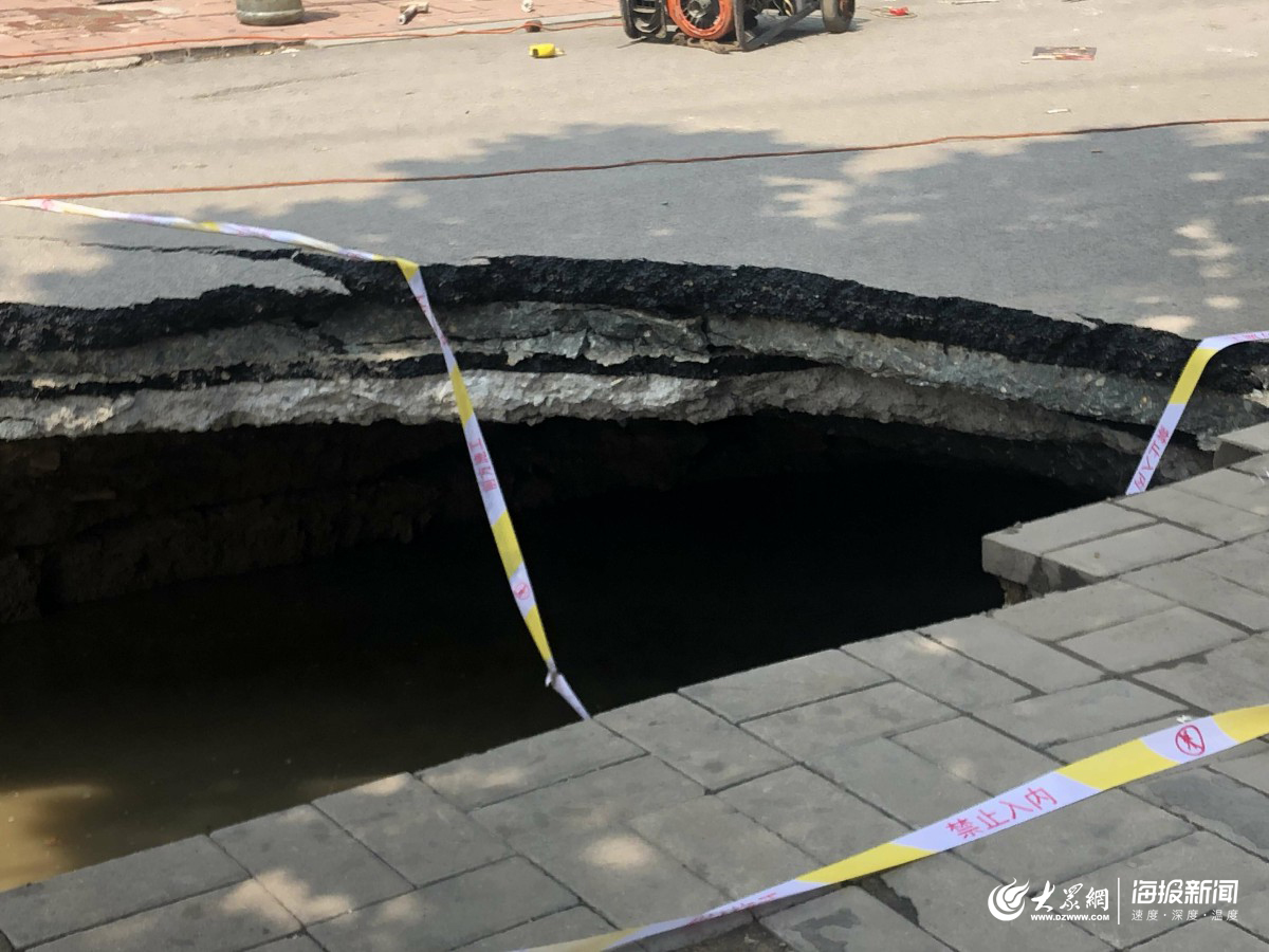 北京房山一道路路侧现山体塌方隐患，危险岩体被及时卸载_京报网