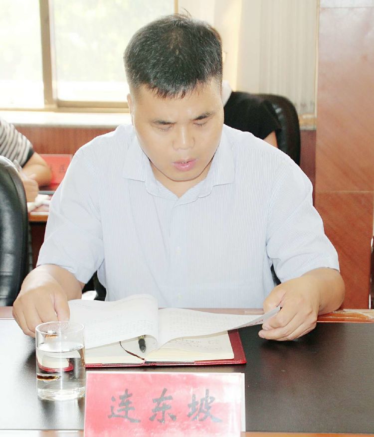 座谈会由街道党工委副书记,办事处主任周晨主持.