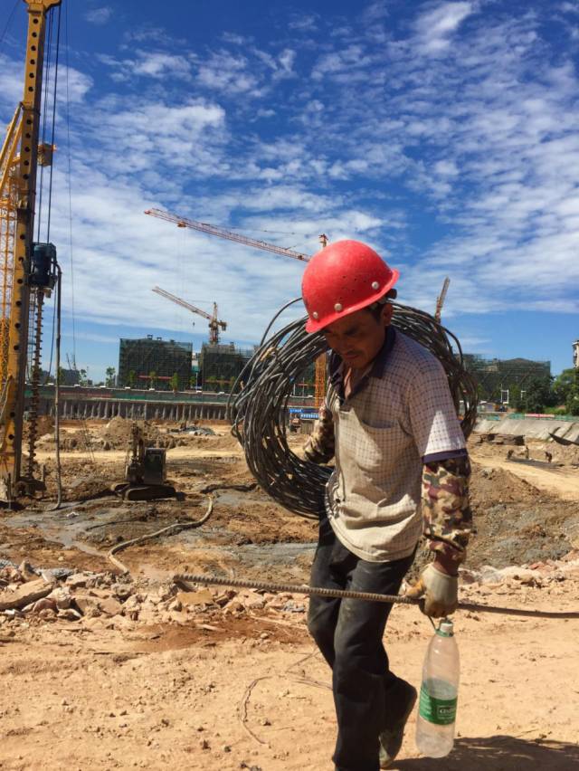 我用汗水深爱着常德!致敬高温下的劳动者