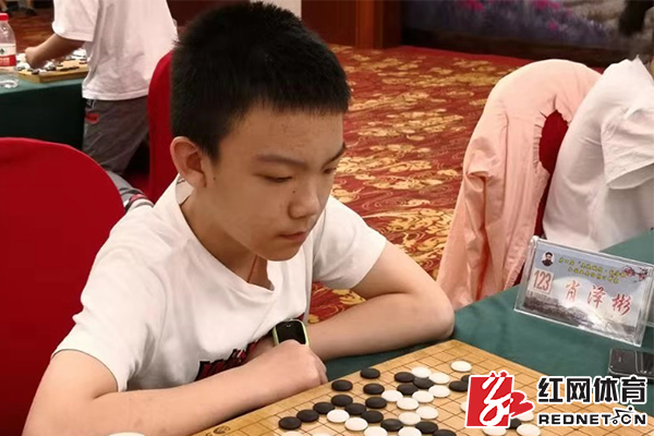 25岁的棋手周恒逸6段.34岁的棋手周晓朔6段.47岁的棋手刘前斌6段.