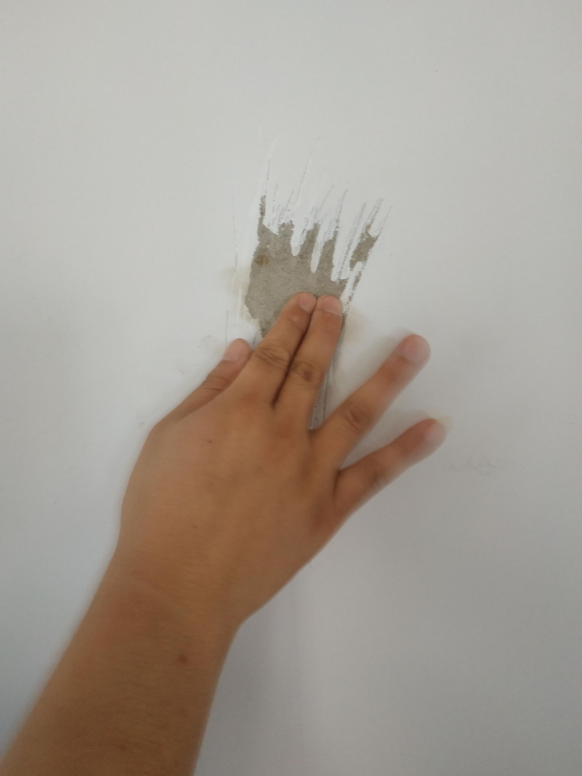 蚌埠宝业学府绿苑新房墙面碰碰就掉粉