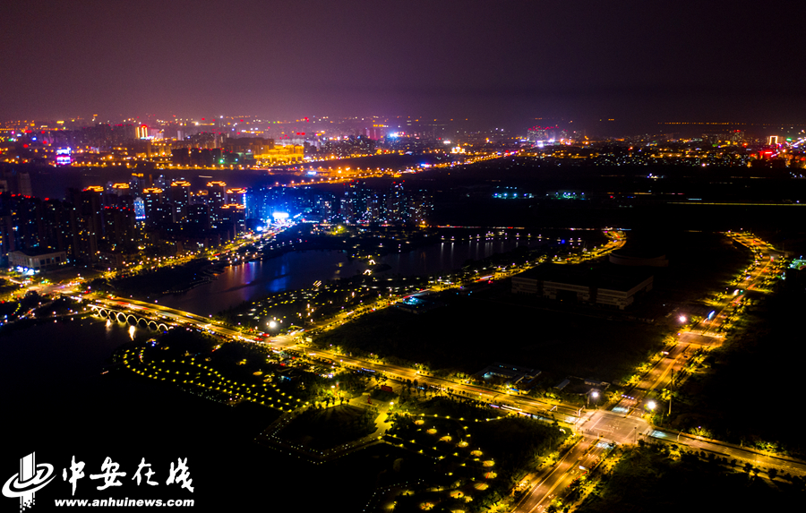 肥东:中秋小长假 和睦湖上演绚丽音乐喷泉秀