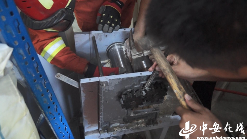 女子手被卡压面机合肥消防员巧手解围 安徽频道 凤凰网