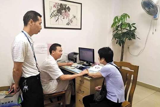 江门一精准扶贫对象在政府部门帮助下接受治疗