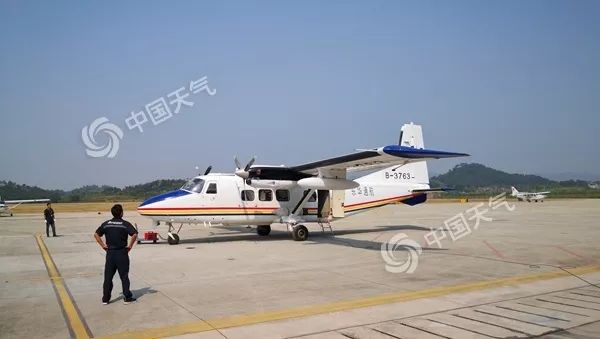 10月日,12日分别调配2架运12飞机分别进驻蚌埠机场,20日向中国气象局