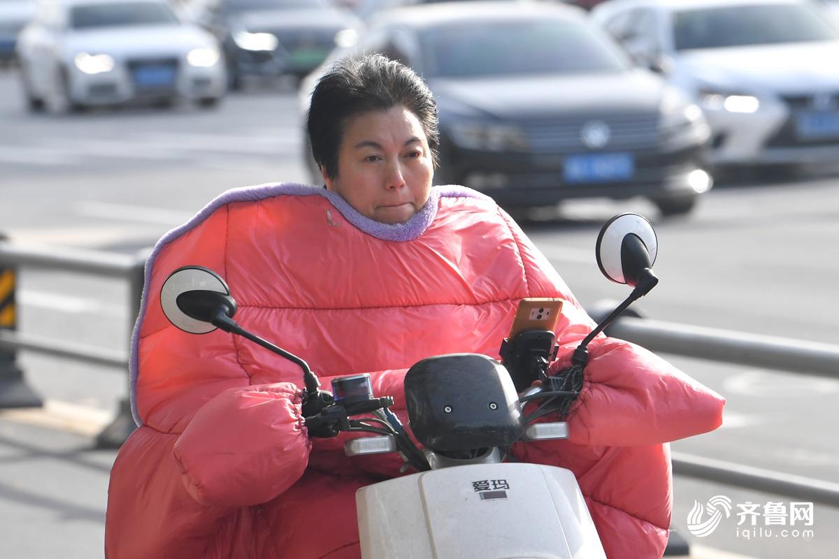 山東省氣象臺今天早晨6點發布了寒潮黃色預警信號.