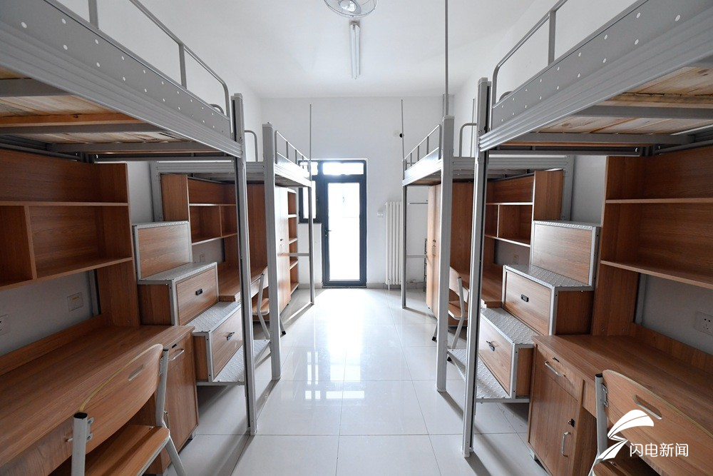 图为学生宿舍目前已具备交付使用条件的包括九栋学生宿舍,两个食堂,六