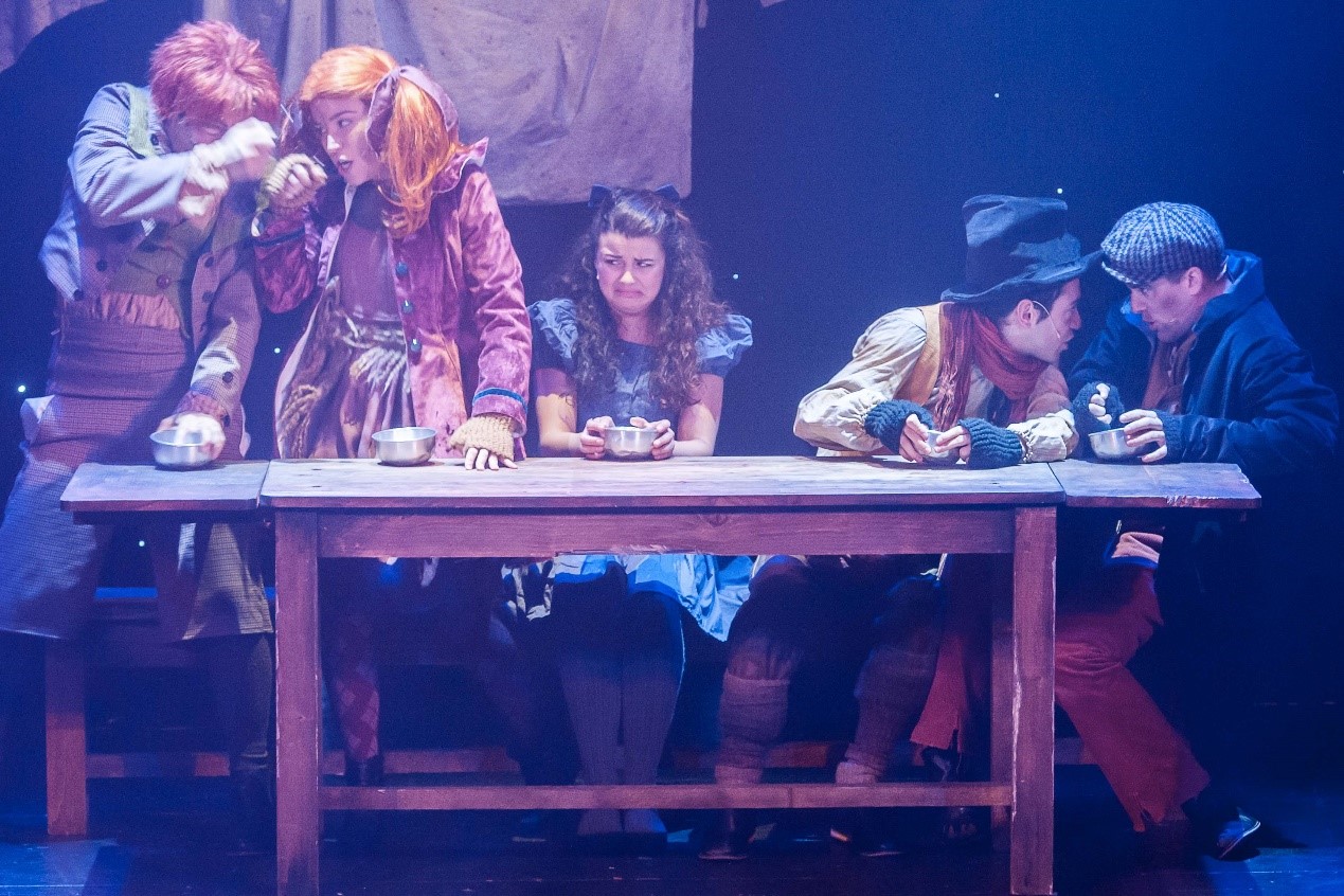 卖火柴的小女孩作者是国家作家 903d263305bc9c7_w1269_h846.jpg