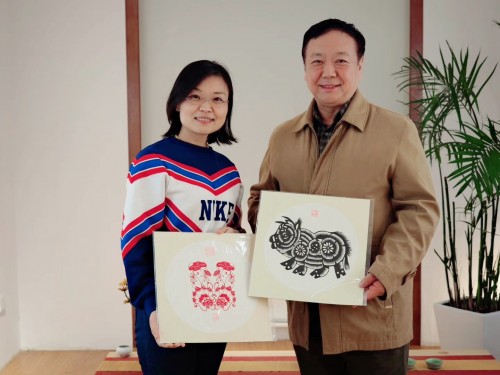 巧手折剪锦绣人间不遗余力做好非遗传承记高密剪纸传承人吴燕平的传承