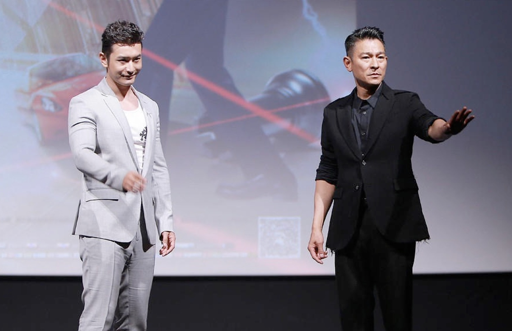 陈小春空降北京凯润婷 现场粉丝热情难以招架