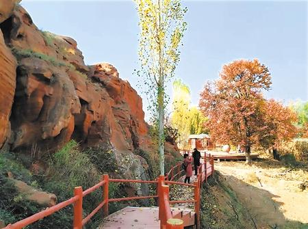 岩石 栈道 长廊：黄河岸边古村落别具风情凤凰网甘肃_凤凰网