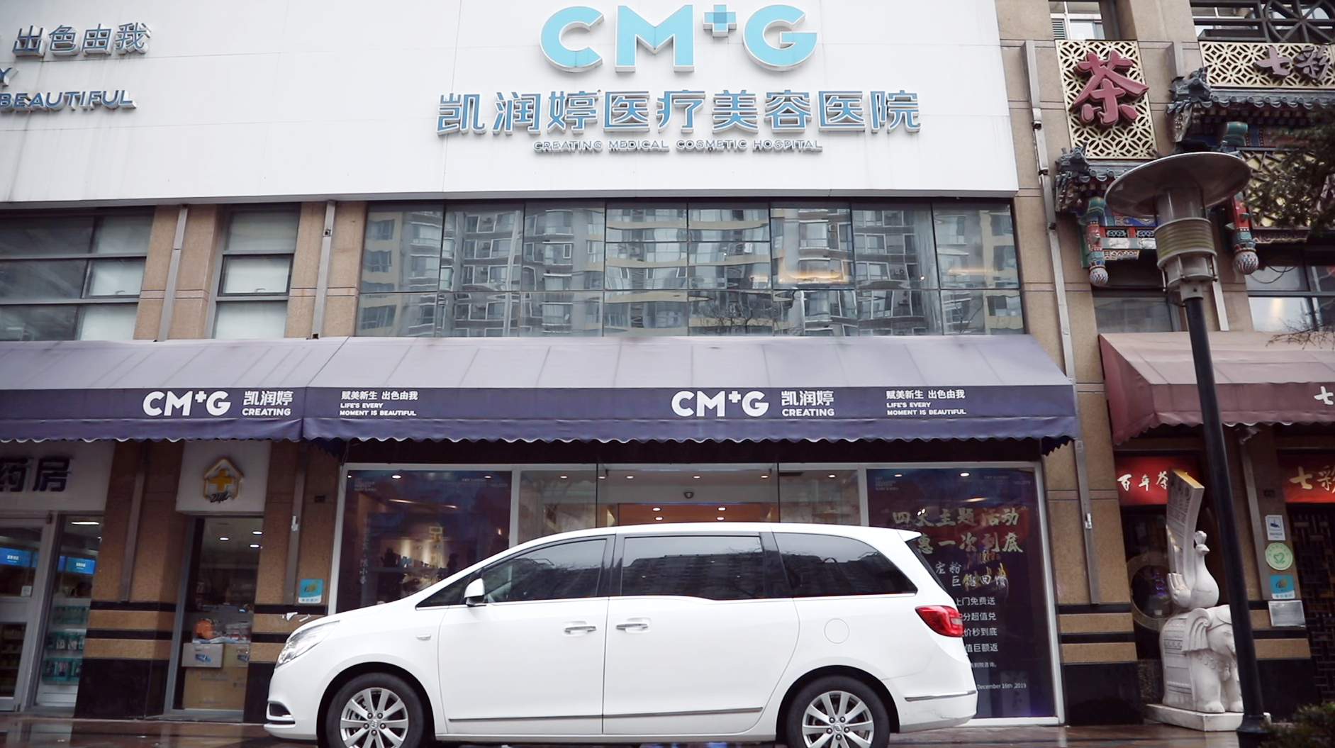 陈小春空降北京凯润婷现场粉丝热情难以招架