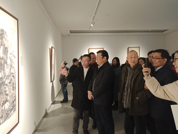 东方之笔华夏瑰宝——张大千书画作品鉴展”在郑开幕_河南频道_凤凰网